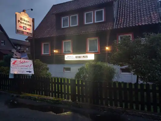 Biker-Pension BH29.de in de avond