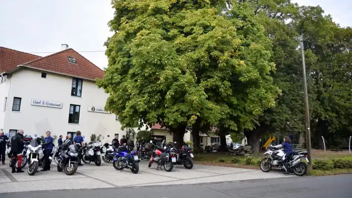 Motorrijders bij Hotel 5 Linden