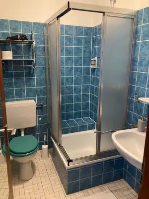 Het sanitair van een kamer Het sanitair van een kamer