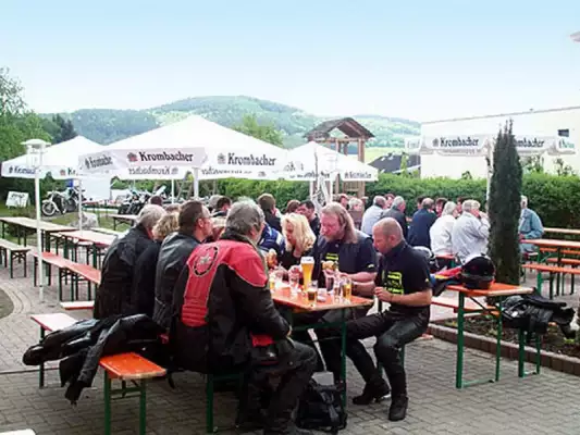 Gezellig op het terras een biertje drinken
