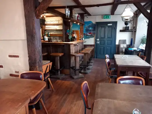 Heerlijk wat drinken aan de bar van Gasthof Feische