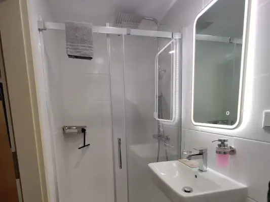 Het sanitair van de flower kamer