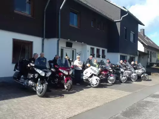 Motorrijders komen graag bij Pension Orketal