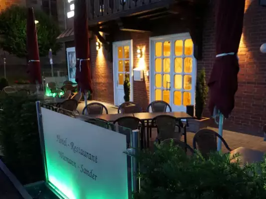 Het terras in de avond