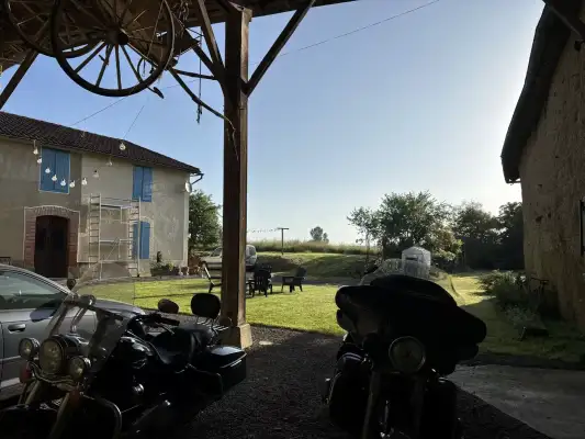 Motoren kunnen overdekt geparkeerd worden Motoren kunnen overdekt geparkeerd worden