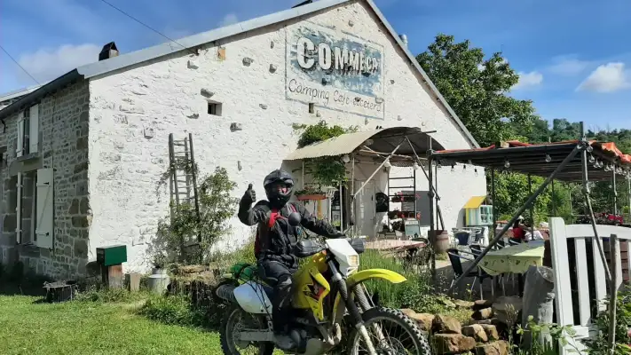 Offroad motorrijder bij Camping Comme Ca