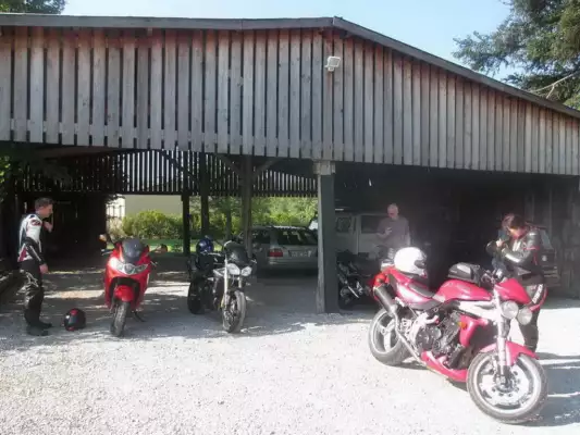 Motoren kunnen overdekt staan Motoren kunnen overdekt staan