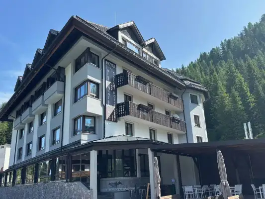 Het aanzicht van het motorhotel