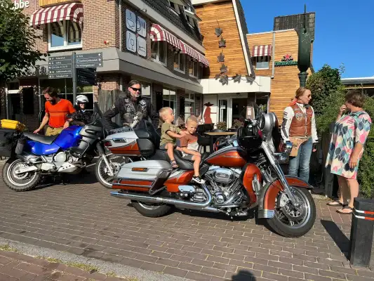 Motorrijders weten de weg te vinden naar het hotel Motorrijders weten de weg te vinden naar het hotel