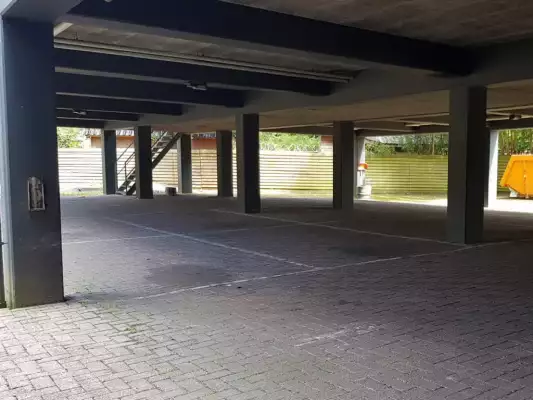 Motoren kunnen overdekt staan bij City Hotel Winschoten