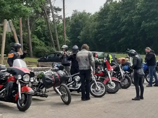 Klaar om te gaan motorrijden in Overijssel vanaf Motorstop Café Calluna