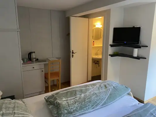 Een kamer met sanitair