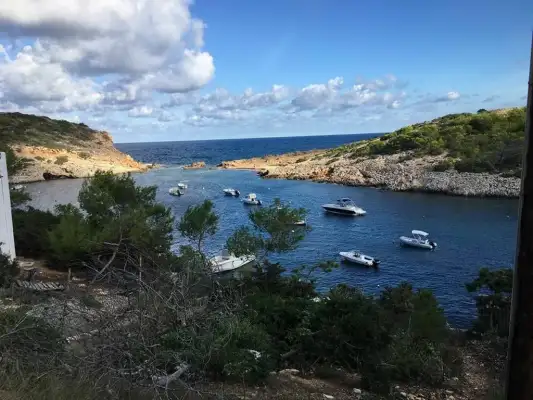 Prachtig motorrijden langs de kust in Spanje