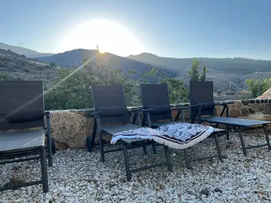 Het terras met prachtig uitzicht bij El Bufon de la Corte
