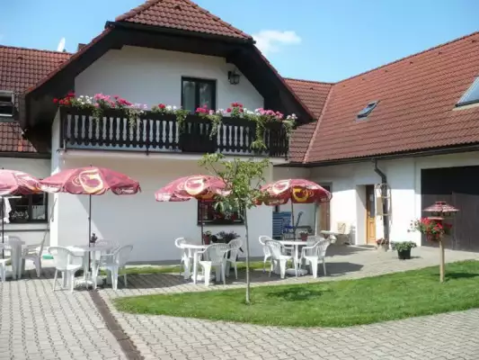 Het terras van Guesthouse Camping Pliskovice Het terras van Guesthouse Camping Pliskovice